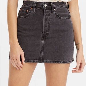 Levi’s Premium Ribcage Skirt Black NWT Size 31